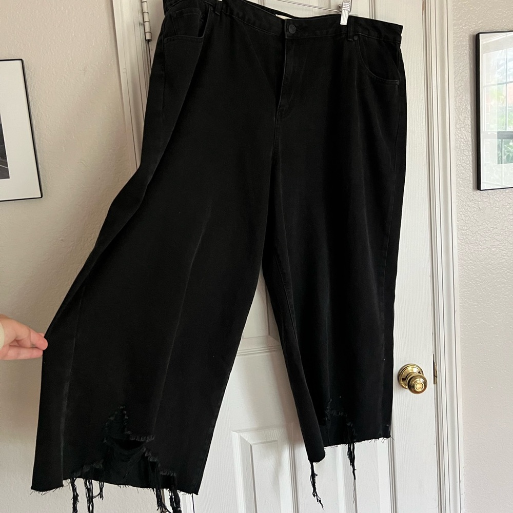 Eloquii Wide Leg Distressed Black Jean size 18 fits like a size 20/22